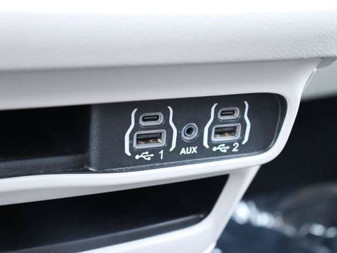 Used 2024 Chrysler Pacifica Touring-L FWD image 44