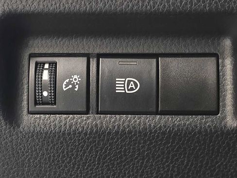 Used 2023 Toyota RAV4 XLE AWD/4WD image 18