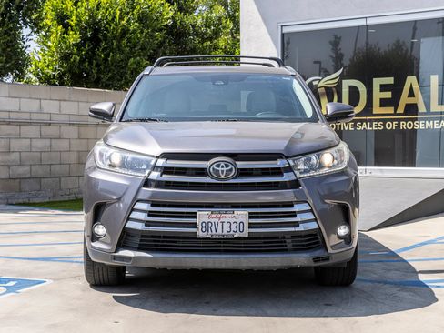 Used 2019 Toyota Highlander Limited AWD/4WD image 4