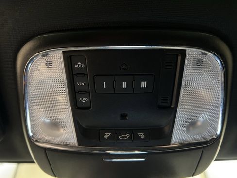 Used 2020 Jeep Grand Cherokee Altitude image 24