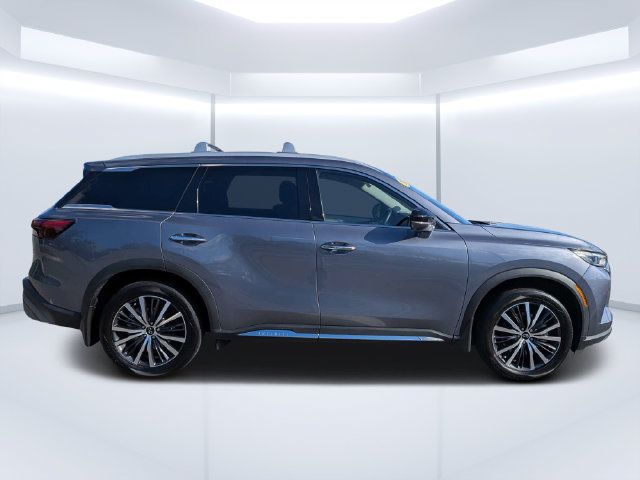 Used 2023 INFINITI QX60 Sensory w/ Vision Package AWD/4WD image 2