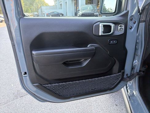 Used 2024 Jeep Wrangler Unlimited Rubicon 4xe AWD/4WD image 9