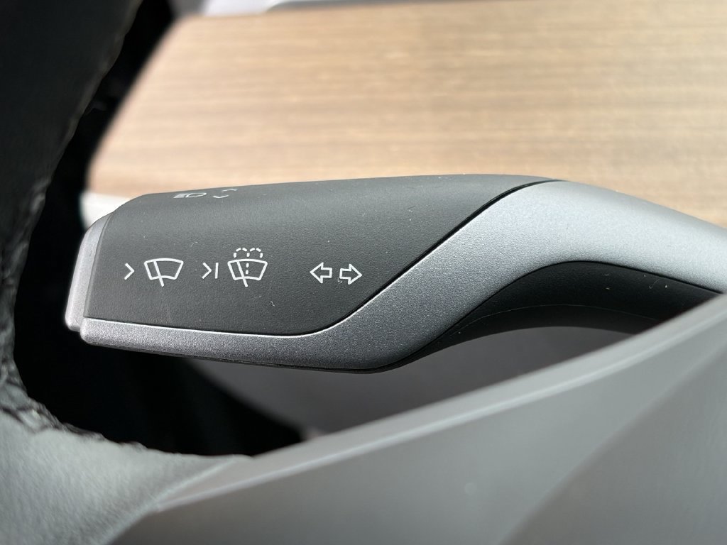 Used 2024 Tesla Model Y 2WD image 27