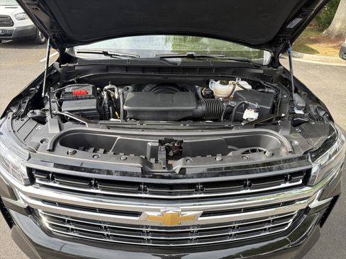 Used 2024 Chevrolet Suburban LT AWD/4WD image 33