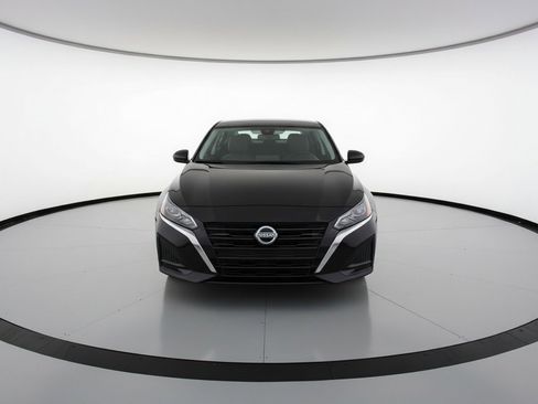 Used 2025 Nissan Altima 2.5 SV FWD image 2