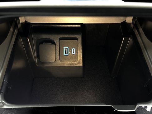 Used 2023 Ford Explorer XLT image 24