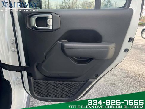 Used 2023 Jeep Gladiator Rubicon w/ LED Lighting Group image 30