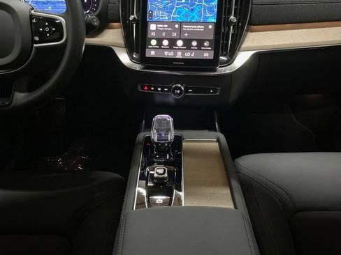 Used 2025 Volvo XC90 B6 Plus AWD/4WD image 15
