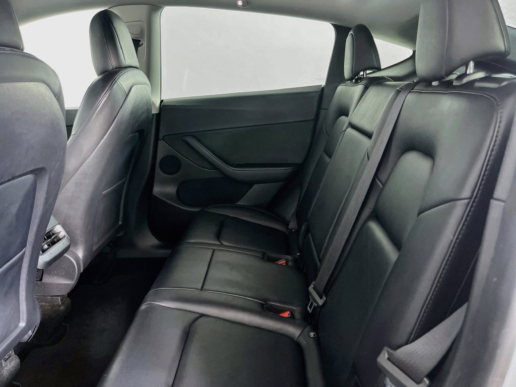Used 2022 Tesla Model Y Long Range AWD/4WD image 27