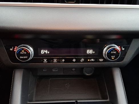 Used 2024 Mitsubishi Outlander SE AWD/4WD image 16