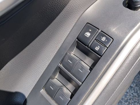 Used 2023 Toyota Highlander XLE AWD/4WD image 14