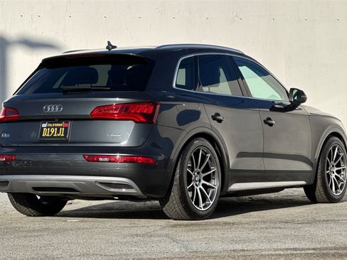 Used 2018 Audi Q5 2.0T w/ Premium Plus Package image 4