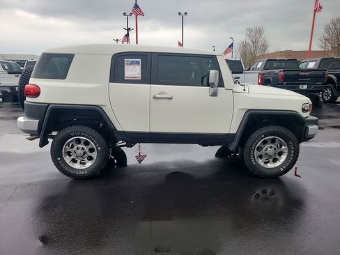 Used 2012 Toyota FJ Cruiser 4WD image 12