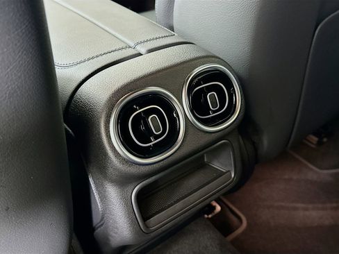 Used 2025 Mercedes-Benz GLC 300 image 25