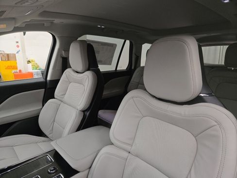 New 2026 Lincoln Aviator Reserve image 9