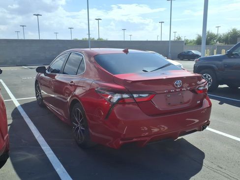 Used 2021 Toyota Camry SE w/ Carpet Mat Package (TMS) image 2