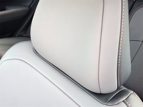 Certified 2025 Subaru Crosstrek 2.5i Limited w/ Crosstrek Mirror Package image 15