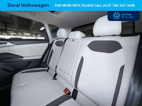 Used 2025 Volkswagen Taos SE FWD image 22