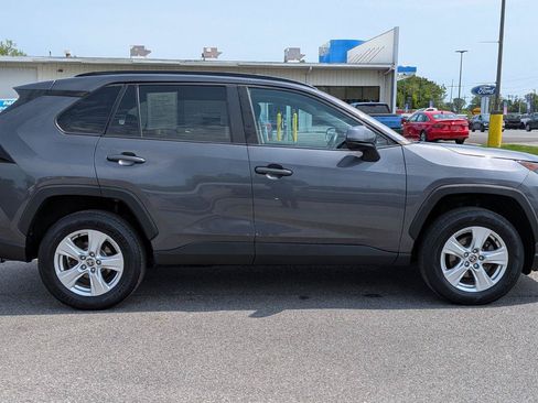 Used 2021 Toyota RAV4 XLE w/ Convenience Package AWD/4WD image 5