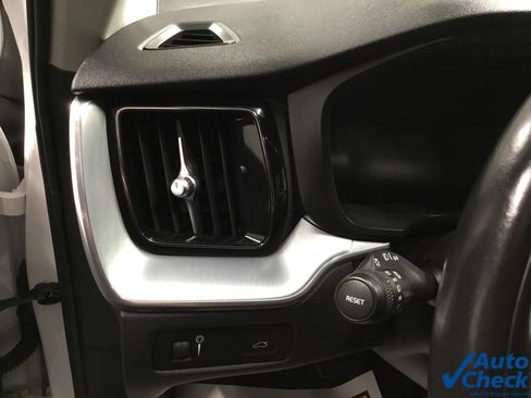 Used 2018 Volvo XC60 T5 Momentum w/ Vision Package AWD/4WD image 22