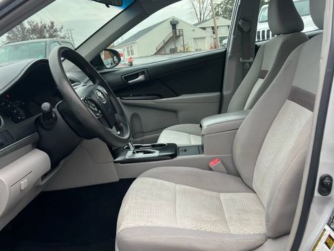 Used 2014 Toyota Camry LE image 10