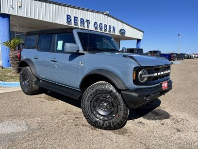 New 2025 Ford Bronco Outer Banks w/ Sasquatch Package