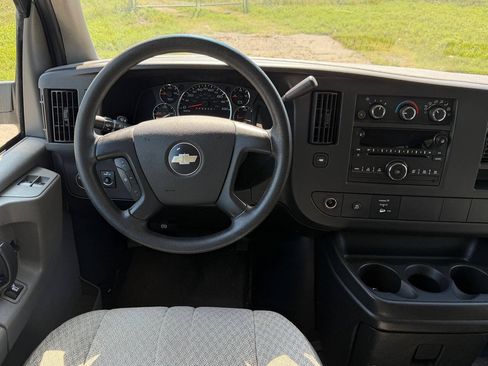 Used 2008 Chevrolet Express 3500 LS RWD image 16