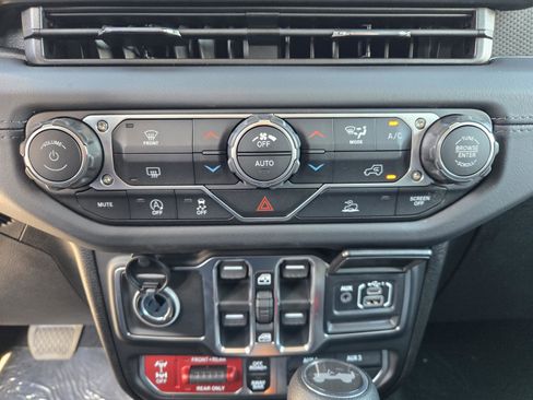 Used 2026 Jeep Wrangler Unlimited Rubicon image 14