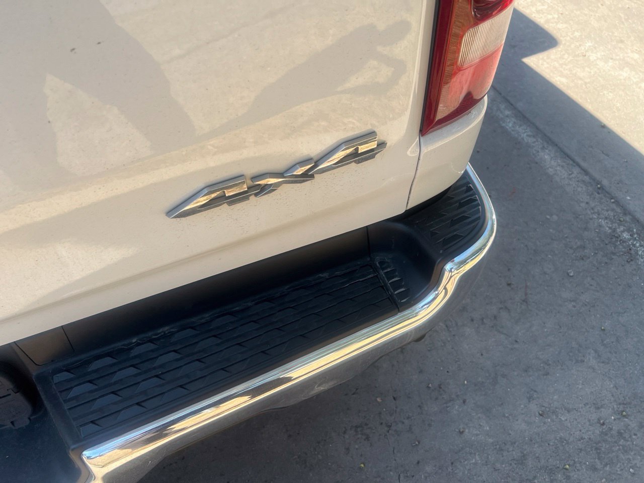 Used 2019 RAM 1500 Laramie AWD/4WD image 6