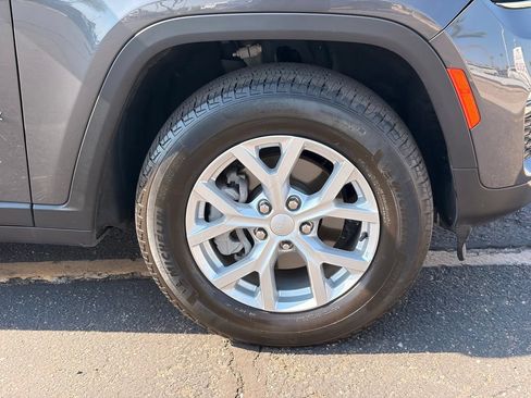 Used 2023 Jeep Grand Cherokee Limited AWD/4WD image 10