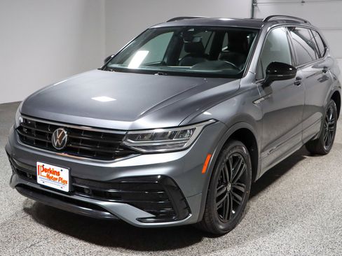 Used 2022 Volkswagen Tiguan SE R-Line image 32