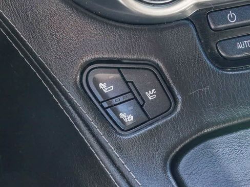 Used 2015 Chevrolet Suburban LTZ image 23