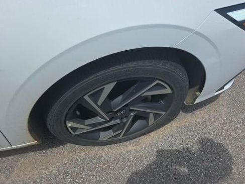 Used 2025 Hyundai Elantra Sport FWD image 8