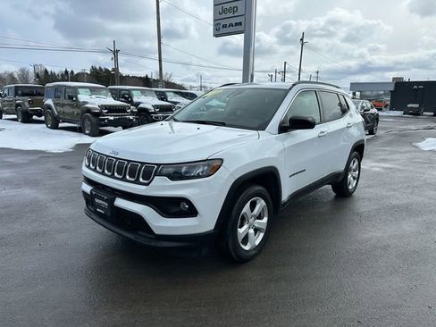 Used 2022 Jeep Compass Latitude w/ Convenience Group AWD/4WD image 1