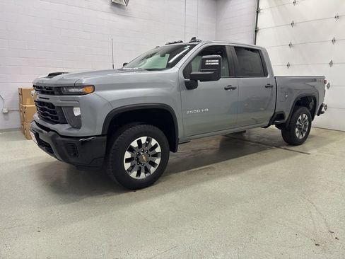 Used 2024 Chevrolet Silverado 2500 Custom w/ Custom Value Package AWD/4WD image 9