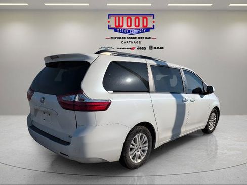 Used 2015 Toyota Sienna XLE Premium image 3