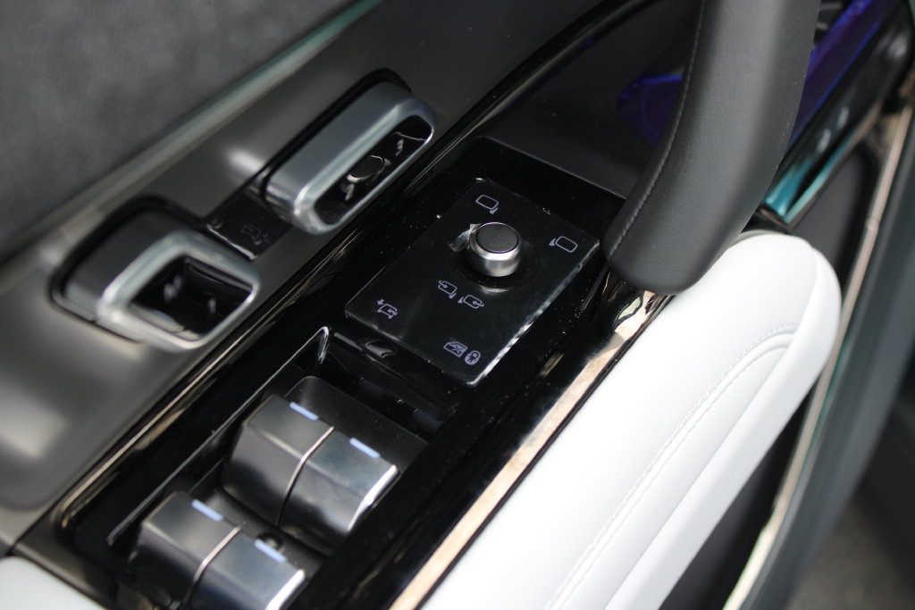New 2027 Land Rover Range Rover Sport SE AWD/4WD image 24