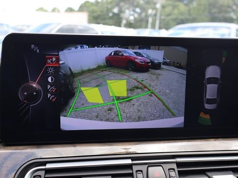 Used 2015 BMW 750i RWD image 26