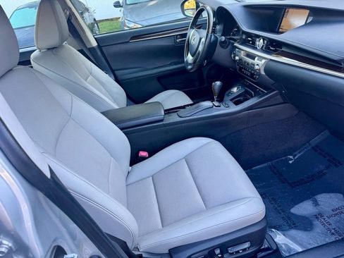 Used 2014 Lexus ES 350 w/ Premium Package image 21