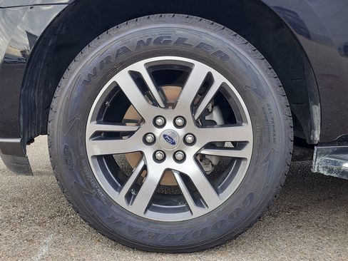 Certified 2023 Ford Expedition Limited image 9