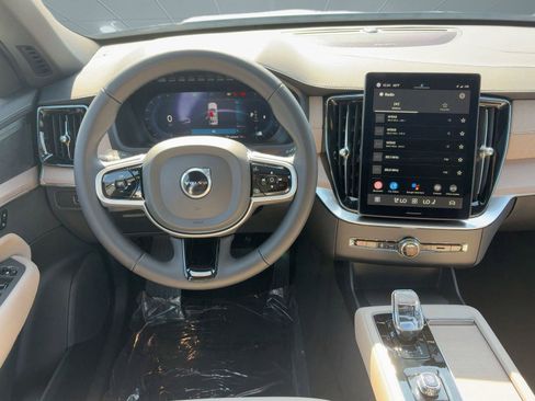 Certified 2025 Volvo XC90 B6 Plus w/ Protection Package Premier image 27