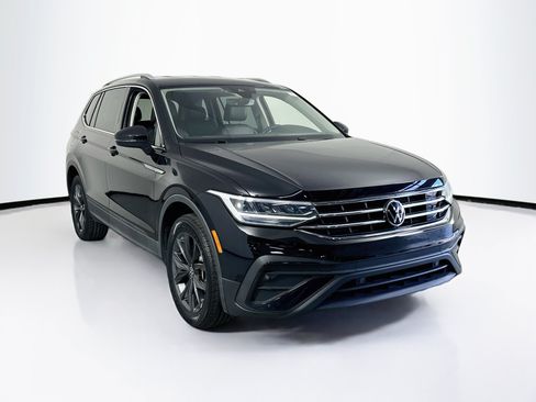Used 2023 Volkswagen Tiguan SE FWD image 3