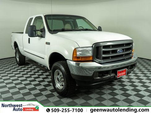 Used 2000 Ford F250 Lariat image 1