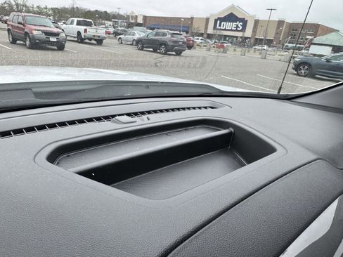 Used 2025 Chevrolet Silverado 1500 W/T image 25