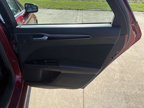 Used 2015 Ford Fusion SE w/ Equipment Group 201A FWD image 13