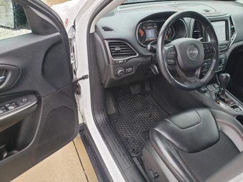 Used 2020 Jeep Cherokee Trailhawk w/ Cold Weather Group AWD/4WD image 11