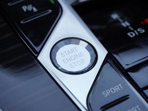 Certified 2024 BMW X7 xDrive40i w/ Executive Package image 15