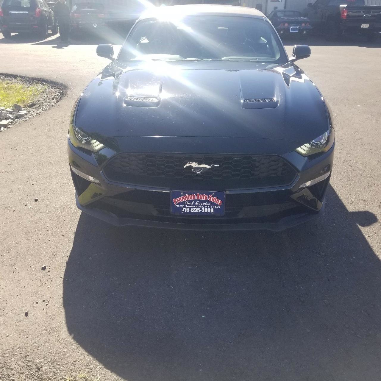 Used 2020 Ford Mustang Premium RWD image 8