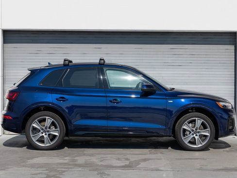 Used 2025 Audi Q5 2.0T Premium w/ Convenience Plus Package image 2