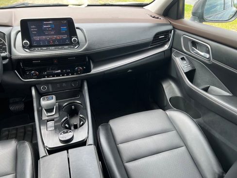 Certified 2021 Nissan Rogue SV w/ Premium Package image 12